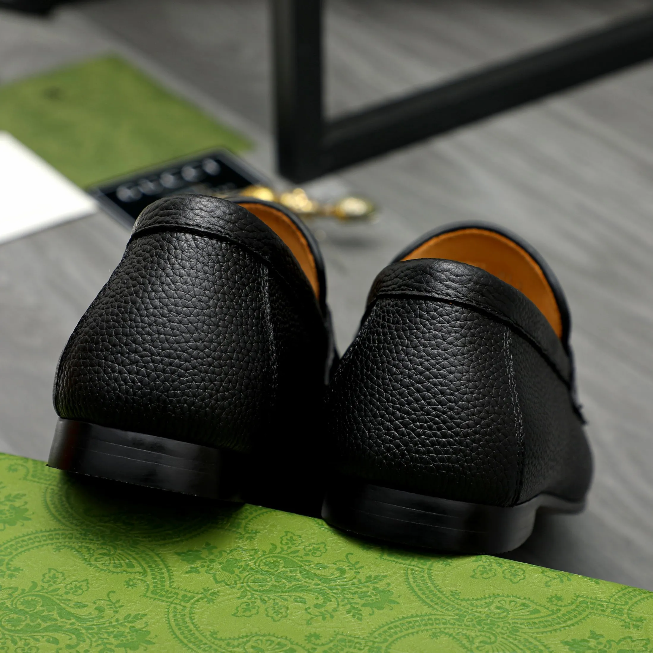 Men's shoes 💰500 product trademark: GUCCI "Gucci" business slip-on leather shoes. Regular size: 38-44 (37.45.46 custom-made, non-returnable) Product materials: Selected pebbled cowhide upper, cowhide insole, original outsole
